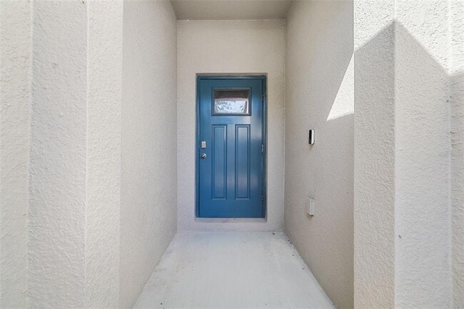 Building Photo - 621 Royal Empress Dr