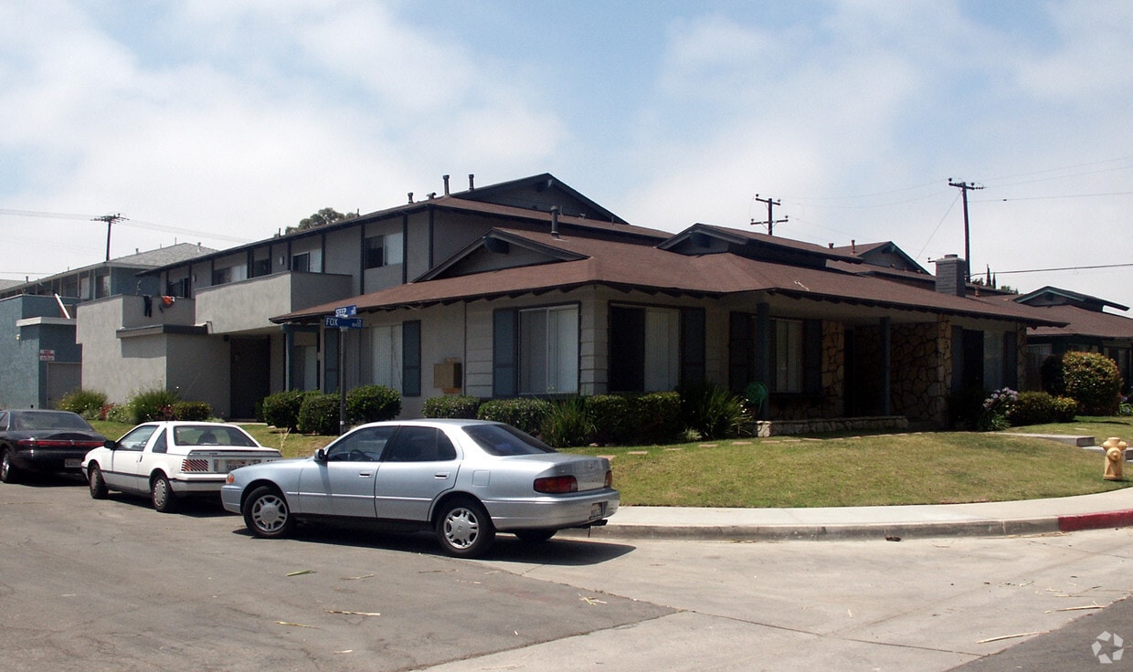 Building Photo - Fox Circle Apartments