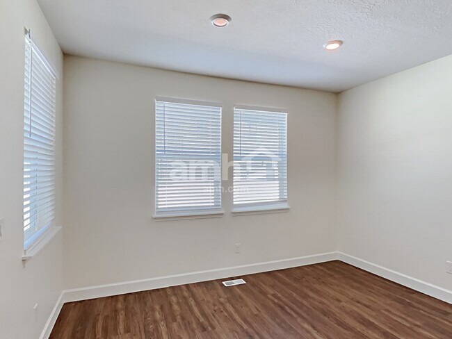 Building Photo - 2367 E Tumbleweed Road