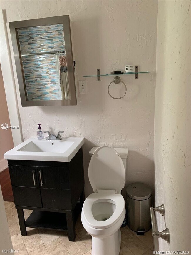 Building Photo - 2 br, 1 bath Condo - 373 NE 125th St