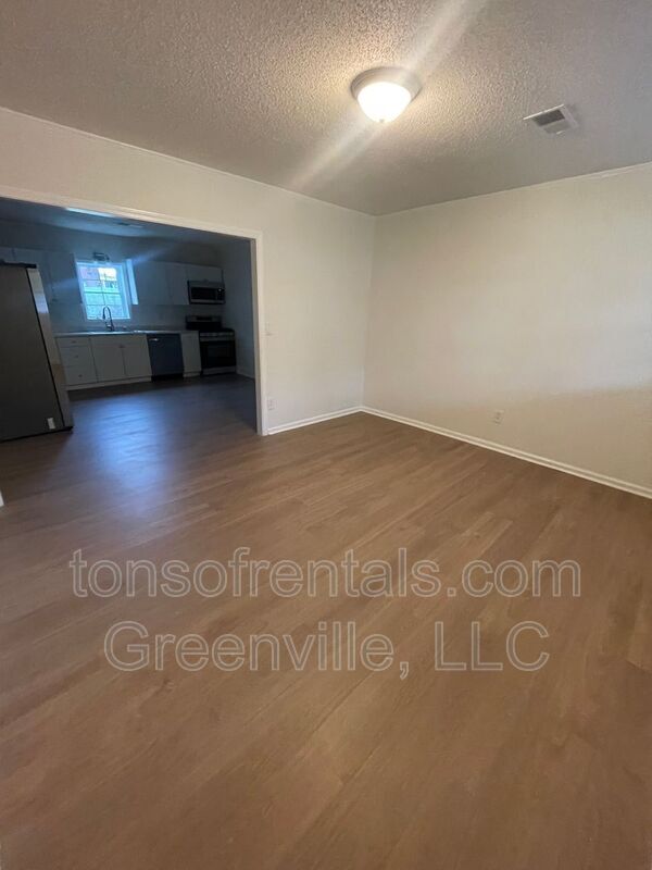 Foto del edificio - 521 W Robinson St