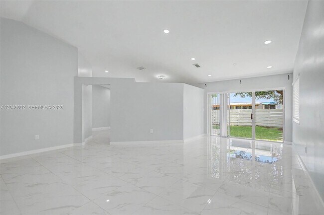 Foto del edificio - 13765 SW 145th St