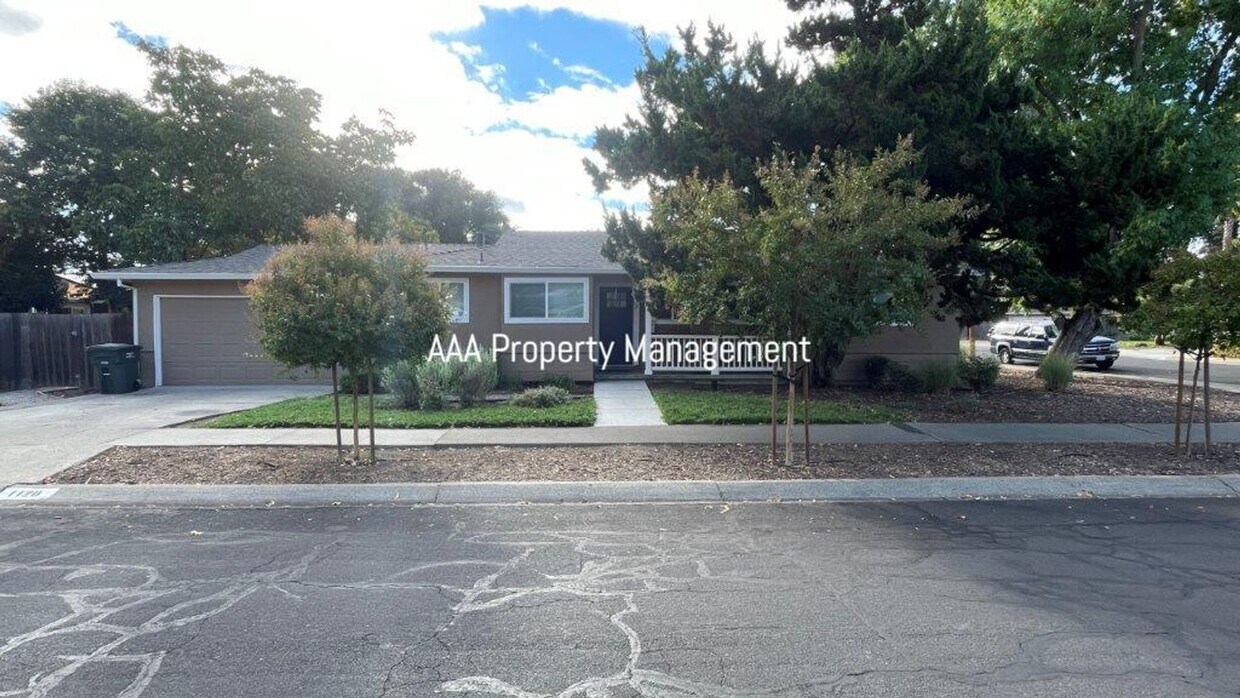 Primary Photo - Concord Beautiful 3 bedroom 2 bath home Im...