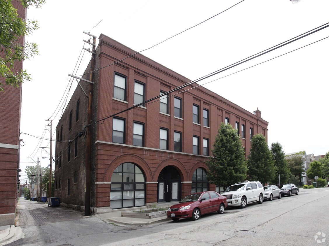 Foto del edificio - 1652-1658 W Wabansia Ave