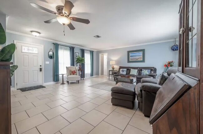 Building Photo - 11606 79th Ave