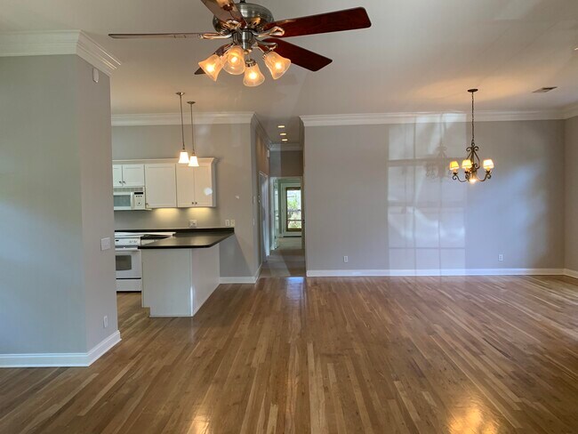 Foto del edificio - 4565 Woodwind Dr