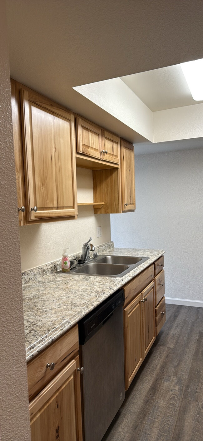 Building Photo - 2231