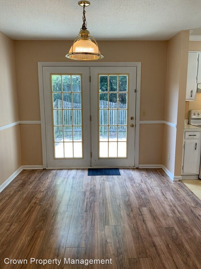 Building Photo - 2 br, 1.5 bath House - 315 Oak Drive