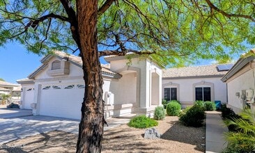 Building Photo - 10867 W Chino Dr