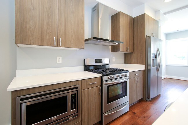 Building Photo - 1810 M St NE