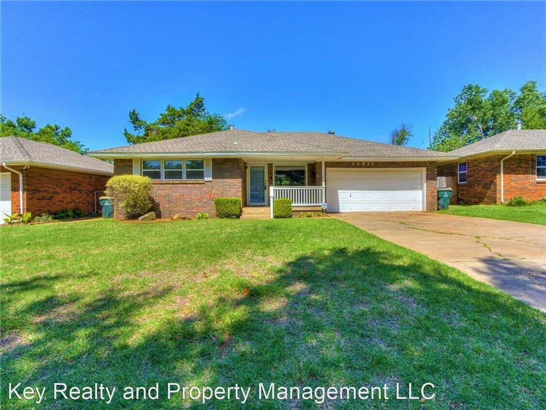 3 br, 1.5 bath House 10833 N Utica Dr House Rental in The Village