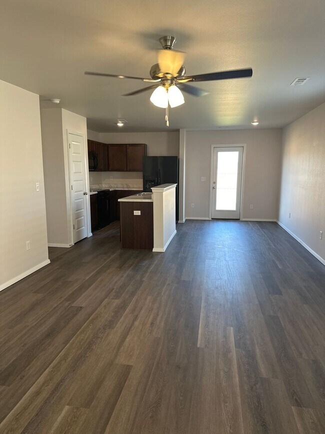 Building Photo - NEWER Three Bedroom | Two Bath Home in Barberry Court