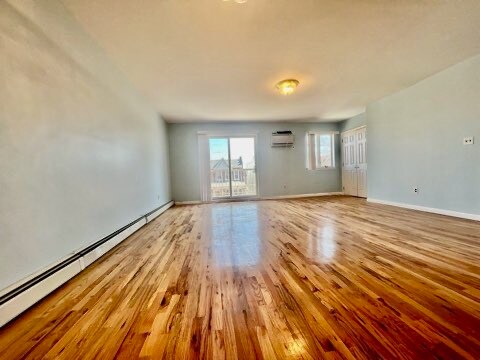 Foto del edificio - 136 Bay 7th St