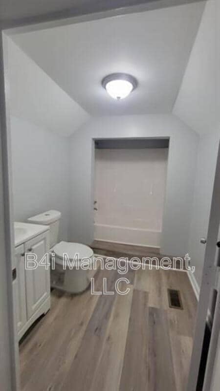 Building Photo - 10 Sanford Ave