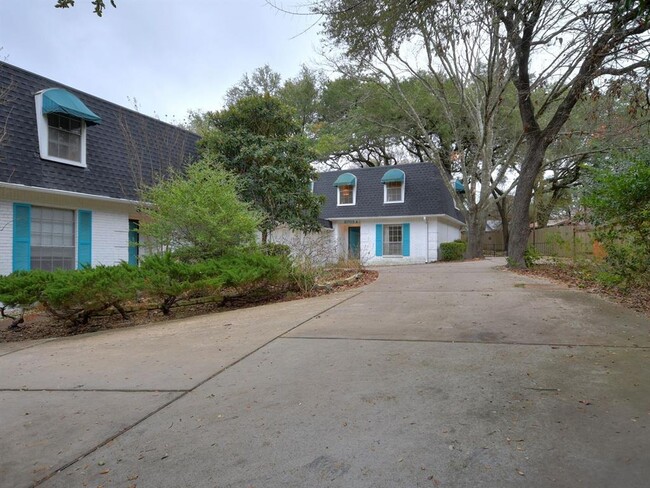 Building Photo - 8703 Westover Club Dr