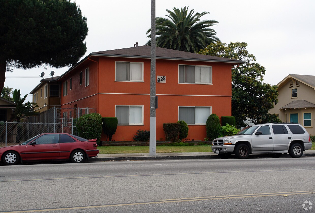 Building Photo - 835 Centinela Ave