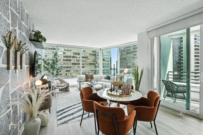 Foto del edificio - 341 E Ohio St