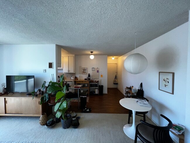 Building Photo - 3500 Kelton Ave