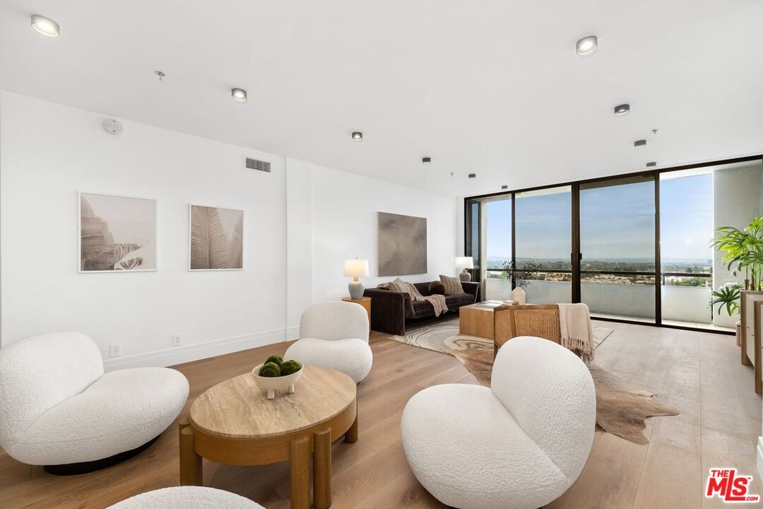 Foto principal - 10660 Wilshire Blvd