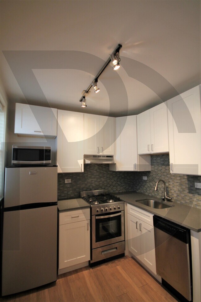 Building Photo - 511 W Belmont Ave