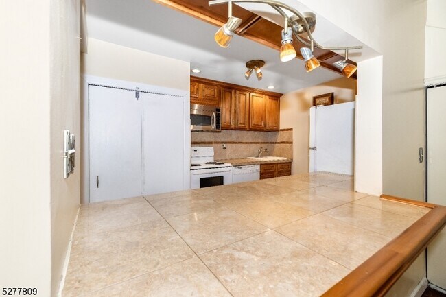 Building Photo - 111 Mulberry St