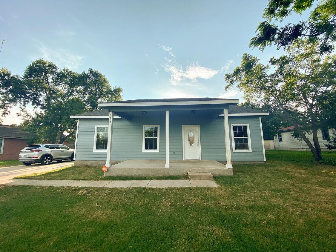 Primary Photo - 153 Ivy Ave
