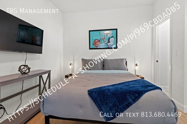 Building Photo - Chic Urban Living: Your Studio Oasis in Yb...