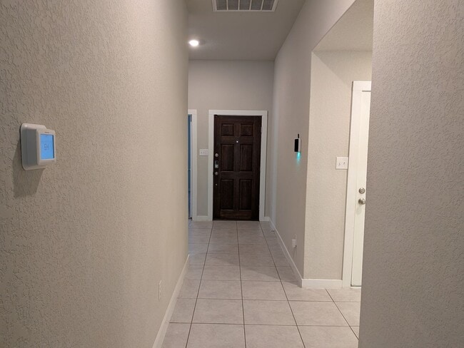 Foto del edificio - 1 story gem with quick access to Randolph!!