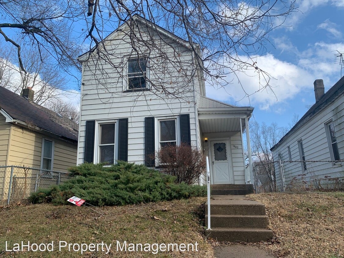3 br, 1 bath House 1402 S Arago St. House Rental in Peoria, IL