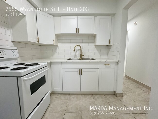 Building Photo - BEAUTIFULLY RENOVATED 2-BEDROOM/1-BATH APA...