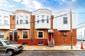 Building Photo - 2102 S Opal St