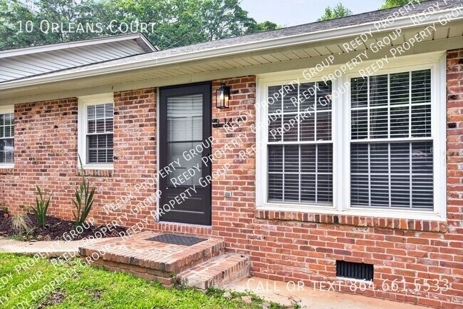 Building Photo - 2 Bedroom 1 Bath Newly Renovated and minut...