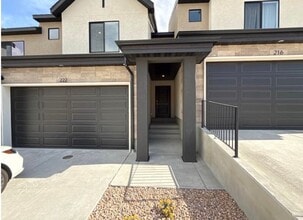 Building Photo - 222 Glencoe Dr