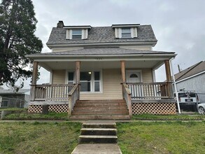 Building Photo - 1010 E 8th St