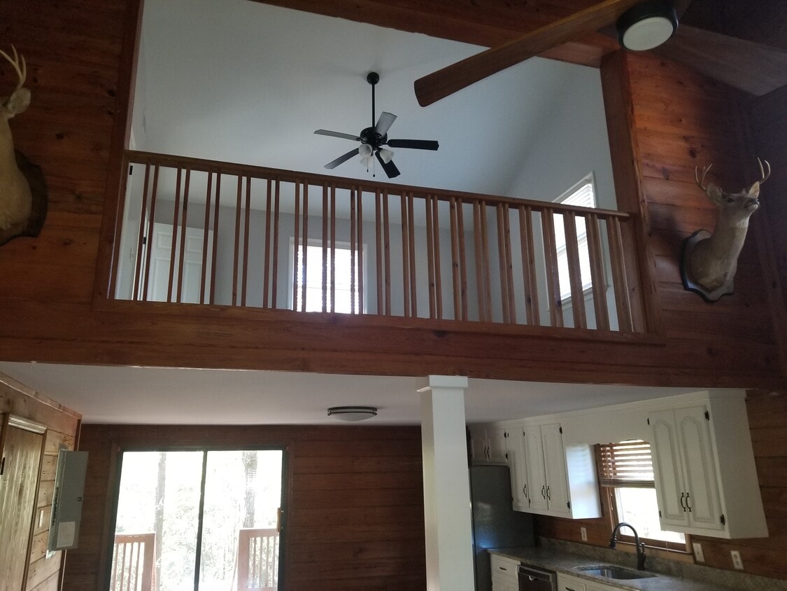 Primary Photo - 160 S Lake Dr