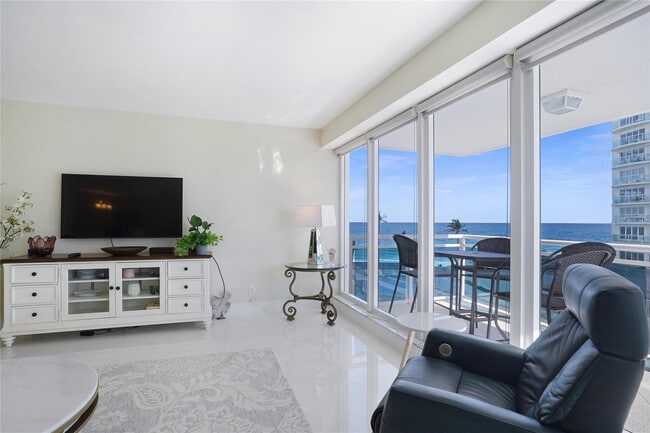 Building Photo - 3430 Galt Ocean Dr