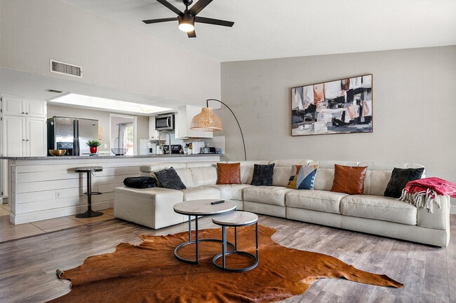 Building Photo - 4332 E Cherokee St