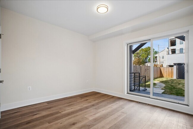 Foto del edificio - 329 16th St SE