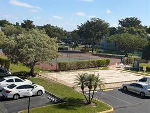 Foto del edificio - 9301 Lime Bay Blvd