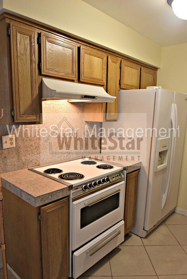 Building Photo - 72514 Edgehill Dr