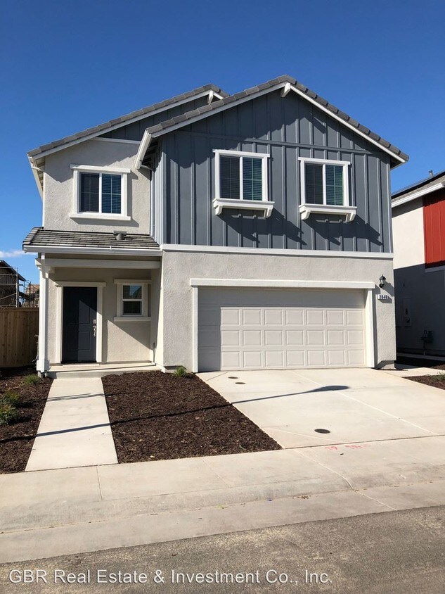 Foto principal - 5 br, 2.5 bath House - 3040 Welton Circle