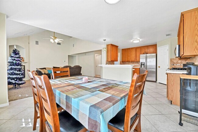 Foto del edificio - 1802 Whispering Forest Dr