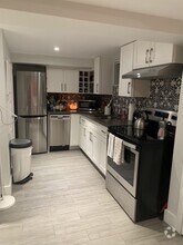Building Photo - 565 Dovercourt Rd