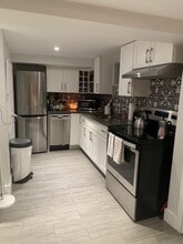 Building Photo - 565 Dovercourt Rd