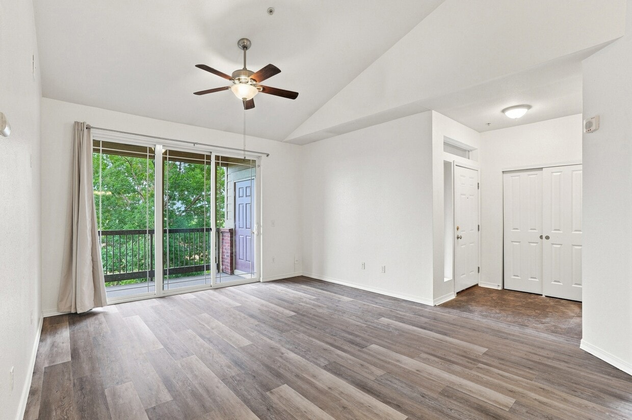 Photo - 804 Summer Hawk Dr (Longmont, CO)
