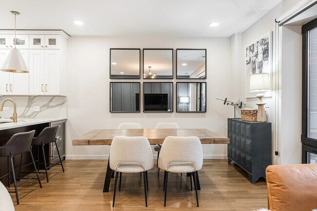 Foto del edificio - 1703 W Chicago Ave