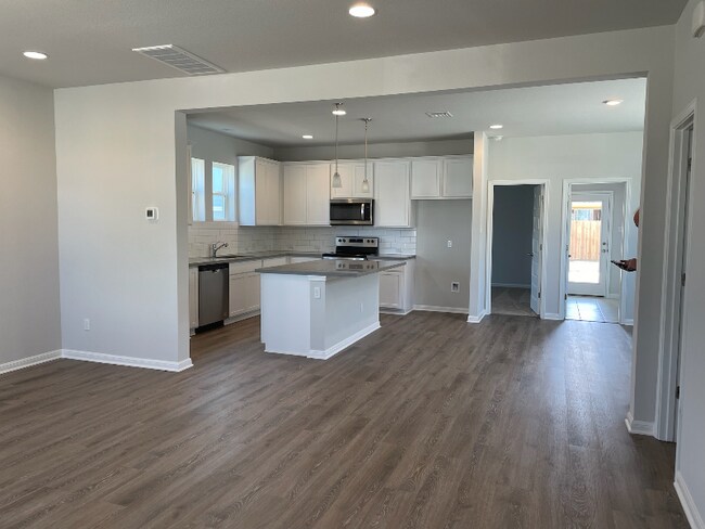 Building Photo - 304 Elm Br Trl