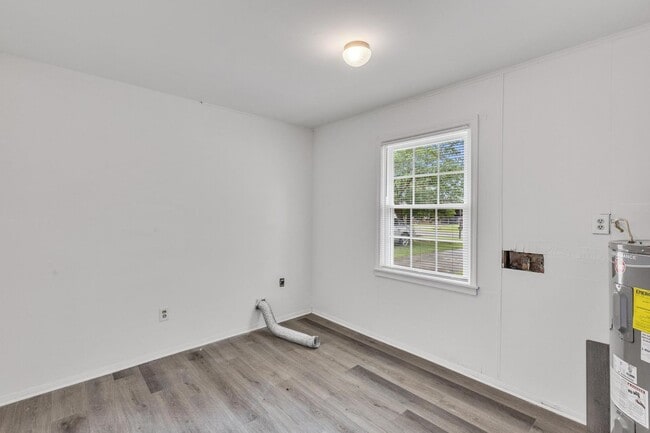 Foto del edificio - MOVE IN SPECIAL!!! $500 off 1st months rent!