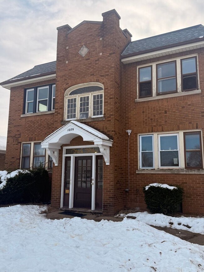 Building Photo - 1609 17th Ave