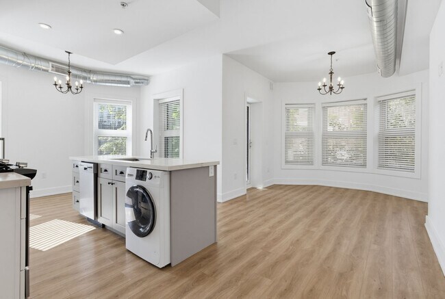 Photo du bâtiment - Stunning 1 Bedroom In Durand with Roof Top Terrace